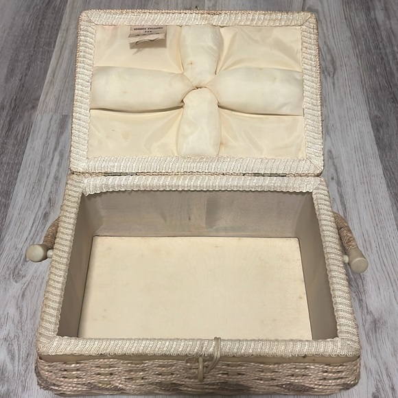 Vintage Rare Tan Brown Azar Wicker Sewing Basket With Padded Fabric Floral Cover - Picture 4 of 7